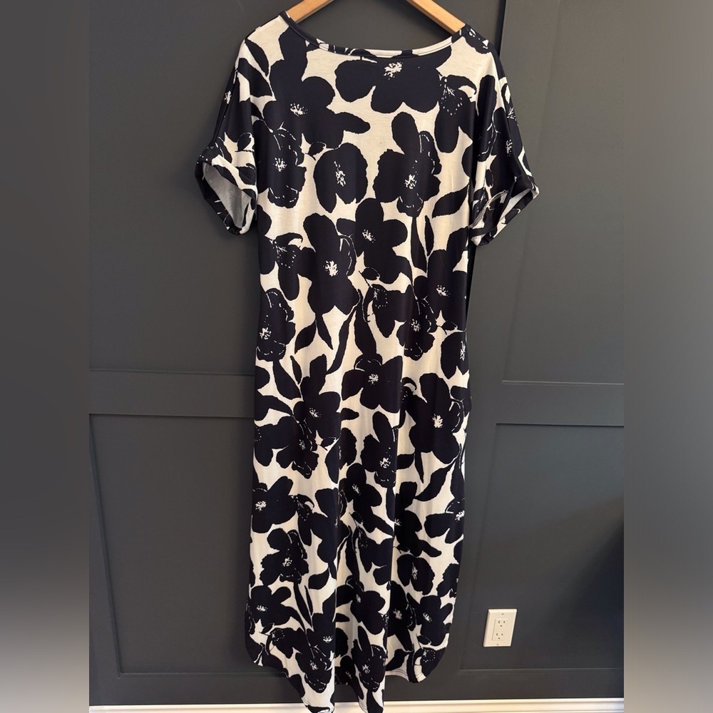 Floral Navy and White V-Neck Dress - Picture 2 of 5